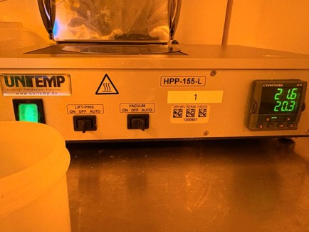 Picture of High Precision Hot Plates - 1 (Fume Hood laminar left) 