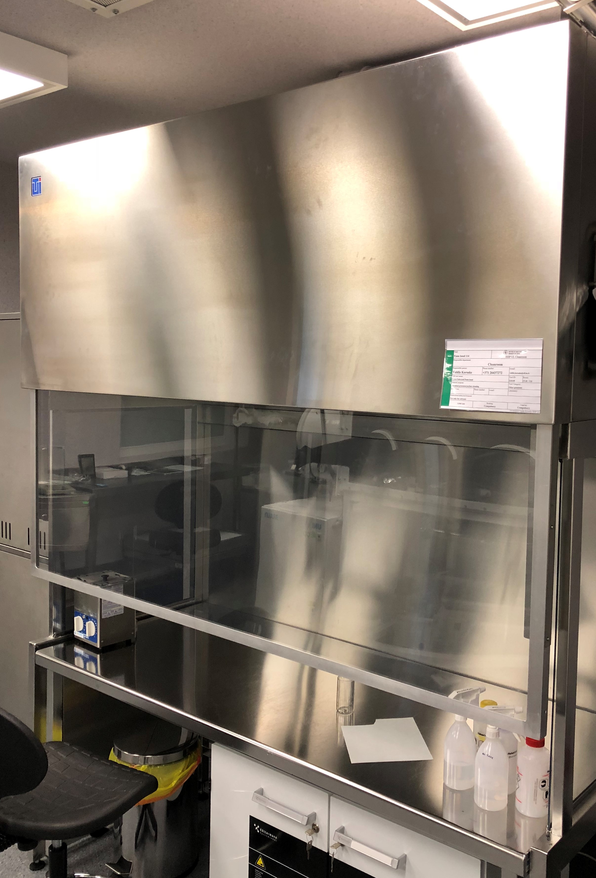 Picture of Fume hood 114