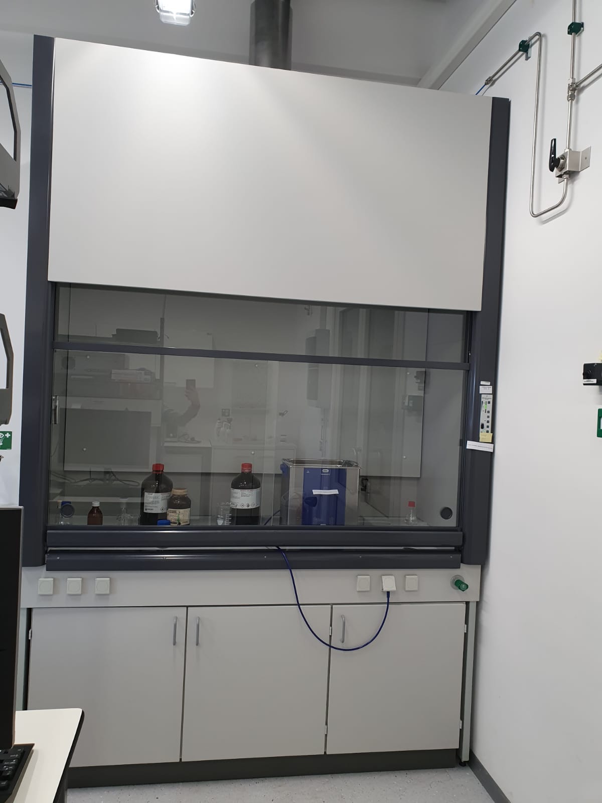 Picture of Fume hood 514