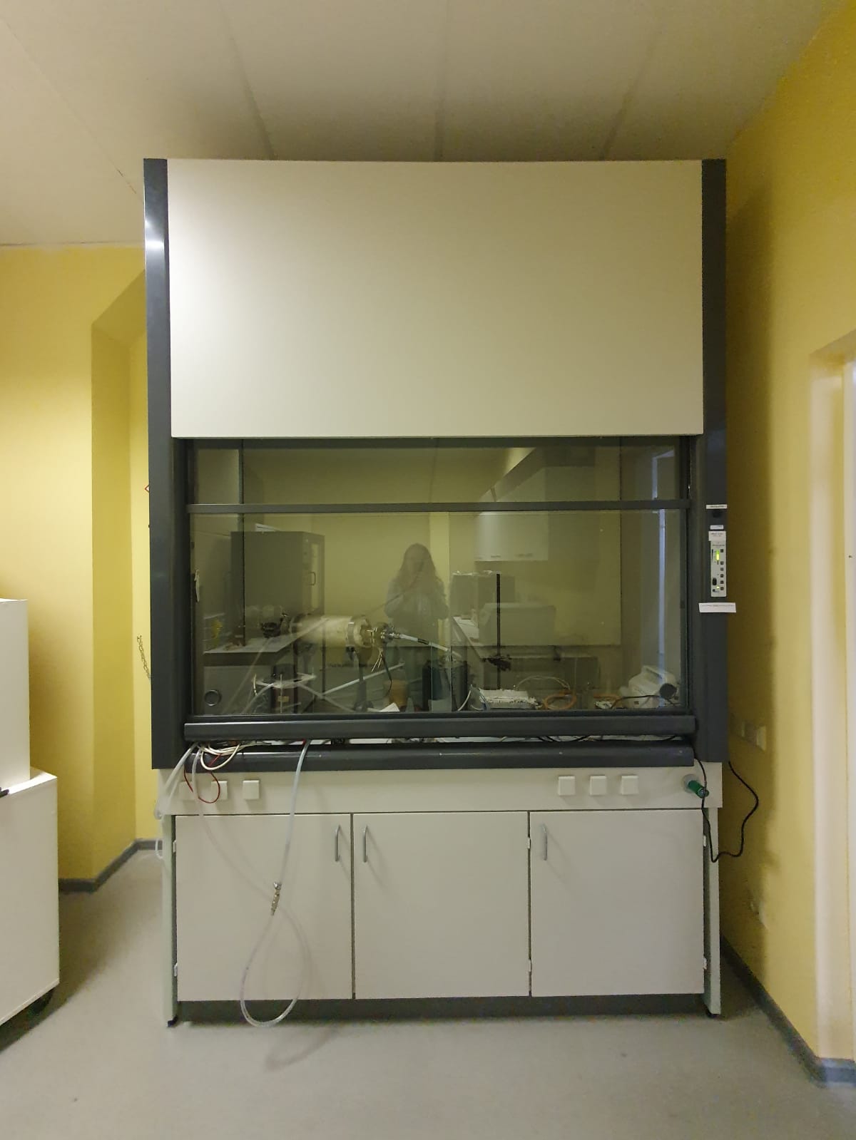 Picture of Fume hood 521