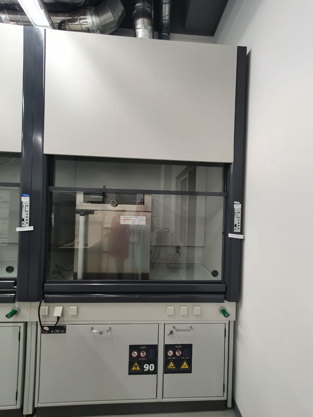 Picture of Fume hood 517-1